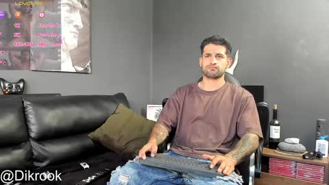 Snapshot of davevilboy chatting on February 6, 12:04 pm Daves online show from February 6, 12:04 pm