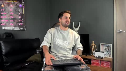 Snapshot of davevilboy chatting on February 7, 12:06 pm Daves online show from February 7, 12:06 pm