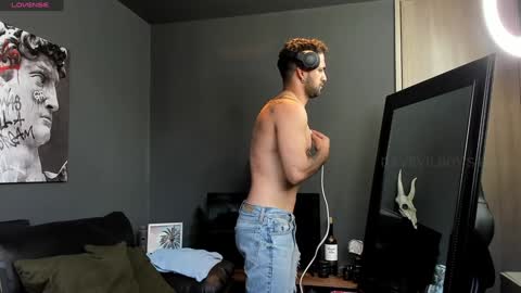 Snapshot of davevilboy chatting on December 5, 12:28 pm Daves online show from December 5, 12:28 pm