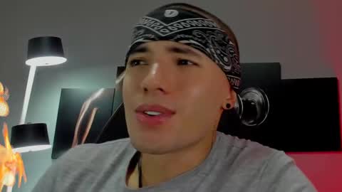 Snapshot of david_jons7 chatting on January 24, 1:24 am David Jons online show from January 24, 1:24 am