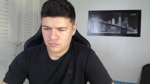 Snapshot of david_smit_ chatting on December 6, 7:06 pm david smit online show from December 6, 7:06 pm