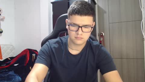 Snapshot of david_smit_ chatting on March 7, 2:34 pm david smit online show from March 7, 2:34 pm