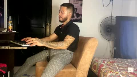 Snapshot of davide_daniels chatting on December 23, 3:29 am Davide online show from December 23, 3:29 am