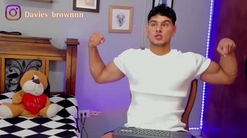 Snapshot of davies_brown chatting on February 22, 9:15 pm Davies brown schedule 12pm to 5pm col time online show from February 22, 9:15 pm