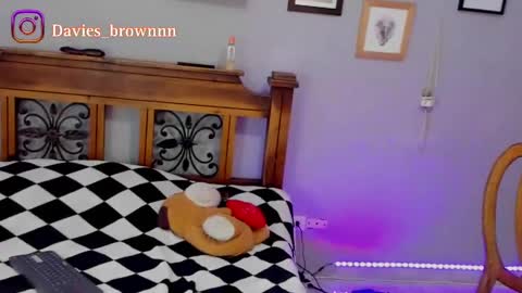 Snapshot of davies_brown chatting on March 3, 12:04 am Davies brown schedule 12pm to 5pm col time online show from March 3, 12:04 am