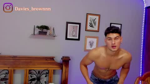 Snapshot of davies_brown chatting on January 18, 12:13 am Davies brown schedule 12pm to 5pm col time online show from January 18, 12:13 am