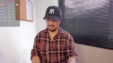 Snapshot of daviidevans chatting on December 7, 7:05 pm David Evans online show from December 7, 7:05 pm