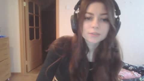 Snapshot of dawndollins chatting on March 4, 12:33 pm Alice online show from March 4, 12:33 pm