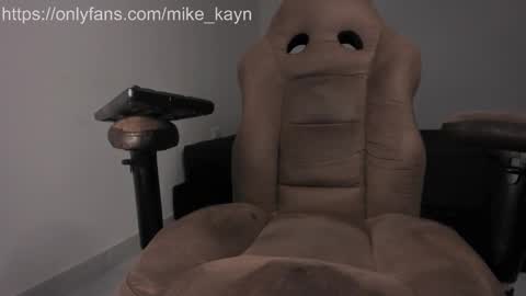 Snapshot of dean_col chatting on October 18, 2:16 am dean_col online show from October 18, 2:16 am
