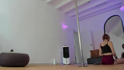 dearmilu28 online show from March 6, 3:45 pm