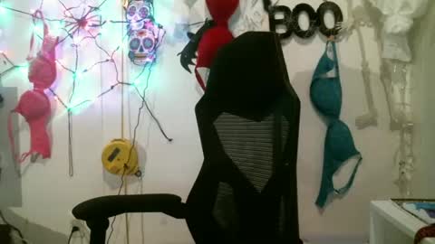 DEBBIE online show from October 12, 9:38 pm