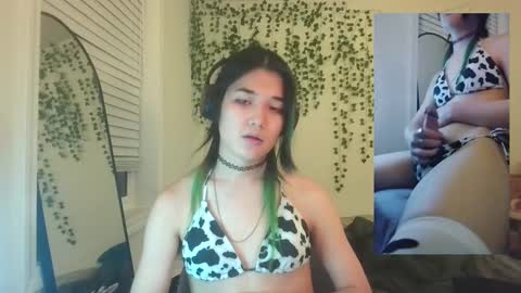 Snapshot of deciduousdoll chatting on September 18, 7:45 am deciduousdoll online show from September 18, 7:45 am