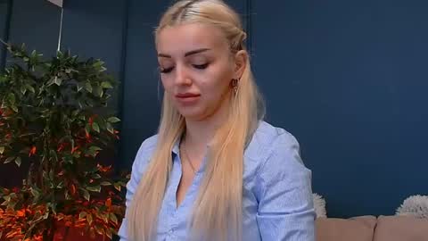 DeeaVIP online show from April 13, 5:33 am