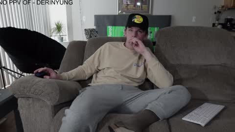 Snapshot of deeyungguy chatting on January 24, 3:02 pm more content and goodies online show from January 24, 3:02 pm