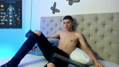 Snapshot of dei_v_48 chatting on December 14, 4:56 am DEIVY online show from December 14, 4:56 am