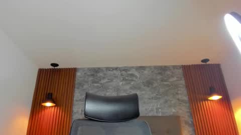 D E L A Y L  A online show from November 1, 3:00 pm