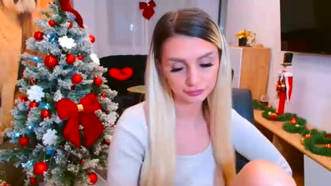 deliciaalove online show from December 21, 8:26 pm