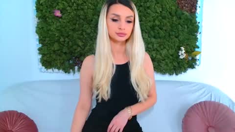 deliciaalove online show from November 27, 7:32 pm