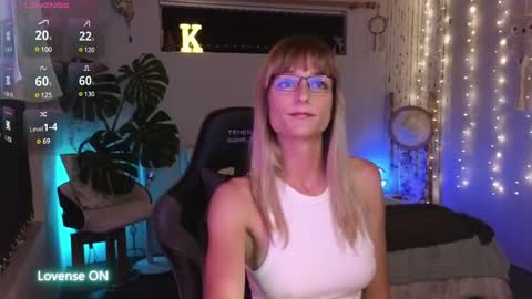 Kitty online show from December 1, 6:32 pm