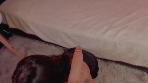 Delilah online show from December 4, 5:29 am