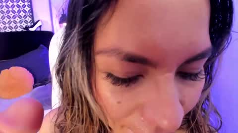 Snapshot of delilah_fix chatting on February 12, 2:21 pm della online show from February 12, 2:21 pm