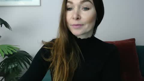 Snapshot of delilah_sweet chatting on December 6, 4:12 pm delilah_sweet online show from December 6, 4:12 pm