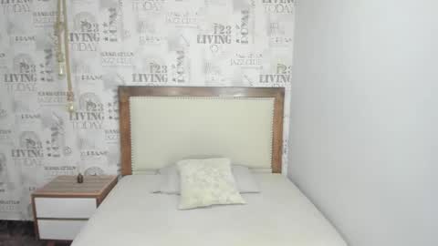 delilaquinn online show from November 21, 7:45 pm