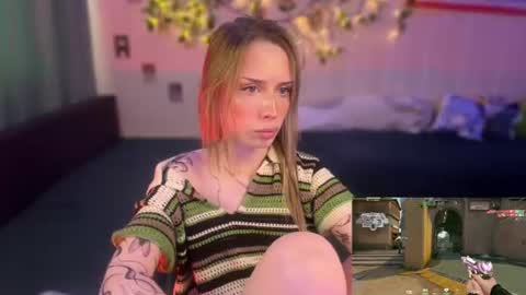 Della online show from July 10, 3:17 pm