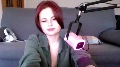 dellacrush_ online show from March 9, 6:11 pm