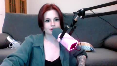 dellacrush_ online show from March 9, 9:14 pm