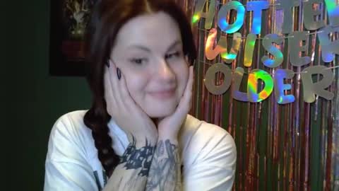 dellacrush_ online show from February 14, 1:18 pm