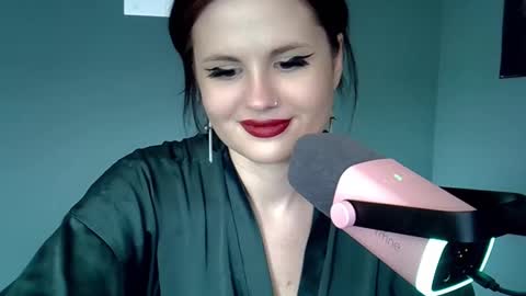 dellacrush_ online show from February 20, 2:13 pm