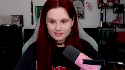 dellacrush_ online show from March 14, 6:12 pm