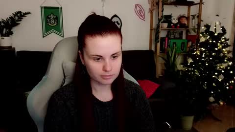 dellacrush_ online show from December 22, 6:25 pm