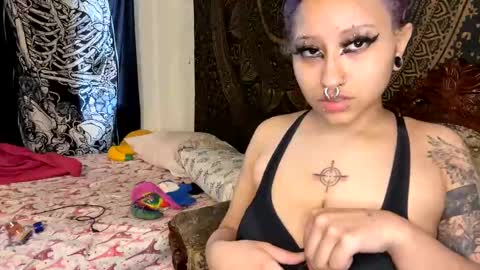 Snapshot of deluxxxeblu chatting on January 25, 6:24 pm TankinBody online show from January 25, 6:24 pm