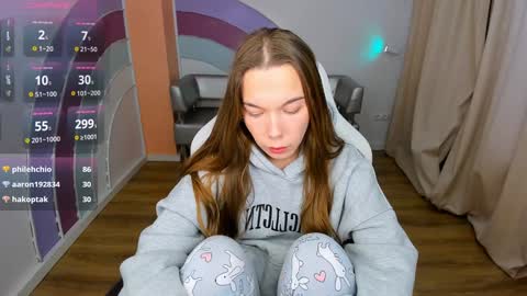 Delyla online show from December 18, 9:36 am