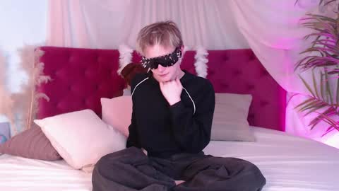 demianenglen online show from October 3, 10:51 pm