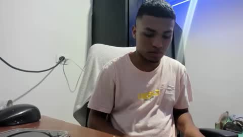 Snapshot of demol_latin chatting on December 4, 6:05 am MASTER DAV online show from December 4, 6:05 am