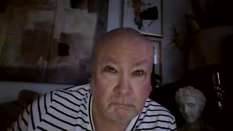 Snapshot of denboisvin2043 chatting on December 27, 12:23 pm denboisvin2043 online show from December 27, 12:23 pm