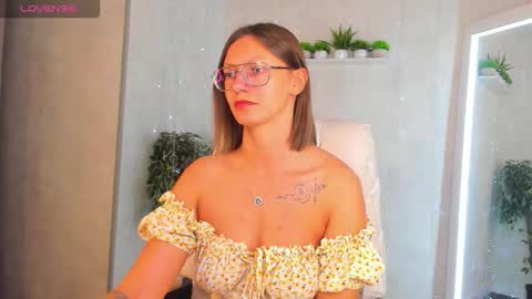 Snapshot of denise_halle chatting on September 15, 12:12 am Elina online show from September 15, 12:12 am
