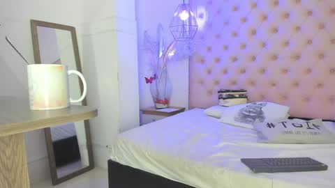 denisse_logan online show from May 22, 3:46 am