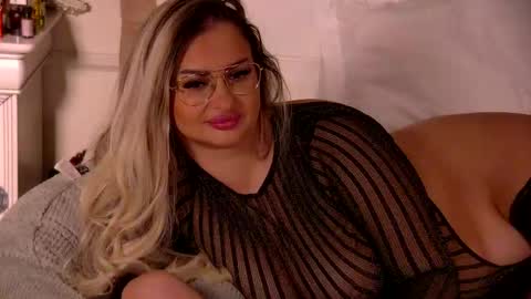 Ela online show from May 11, 10:18 pm