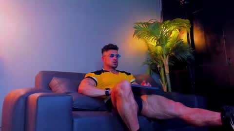 dennis_cox_ online show from October 18, 6:50 am