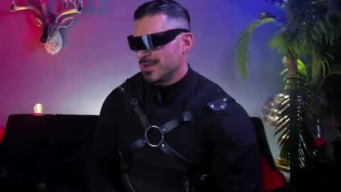 dennis_cox_ online show from April 17, 10:39 am