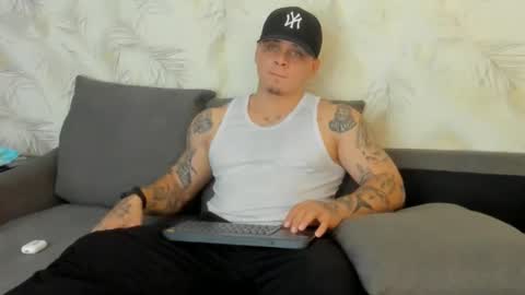 dennis munera online show from December 4, 11:02 am