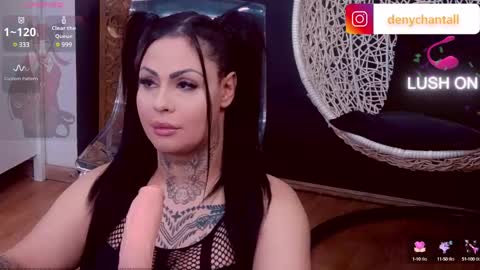 Snapshot of denychantall chatting on December 18, 11:24 am denychantall online show from December 18, 11:24 am