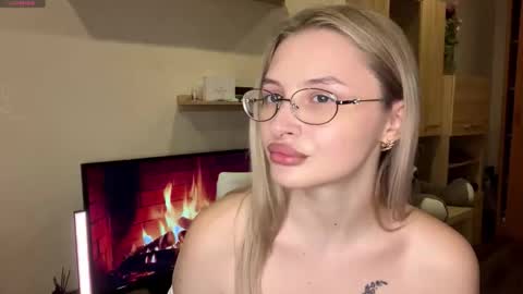 Vi  Victoria online show from November 9, 1:14 pm