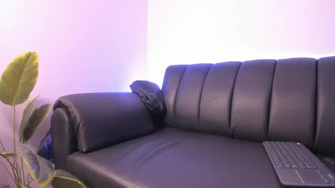 dereck_g online show from April 9, 9:31 pm