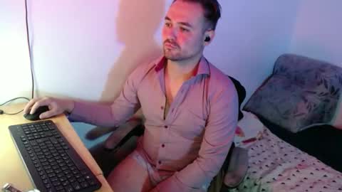 Dereck Mills3 online show from May 12, 2:09 am