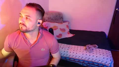 Dereck Mills3 online show from May 4, 2:18 am